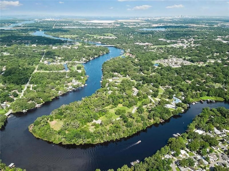 8353 Alafia Pointe Dr, Riverview, FL 33578
