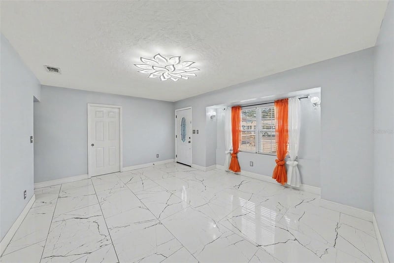 2910 Burke St, Tampa, FL 33614