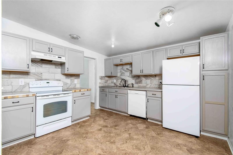 6382 81st Ave N, Pinellas Park, FL 33781