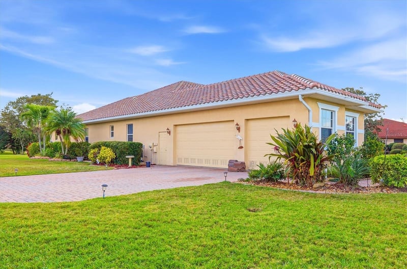6151 9th Avenue Cir, Bradenton, FL 34212