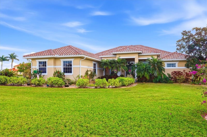 6151 9th Avenue Cir, Bradenton, FL 34212