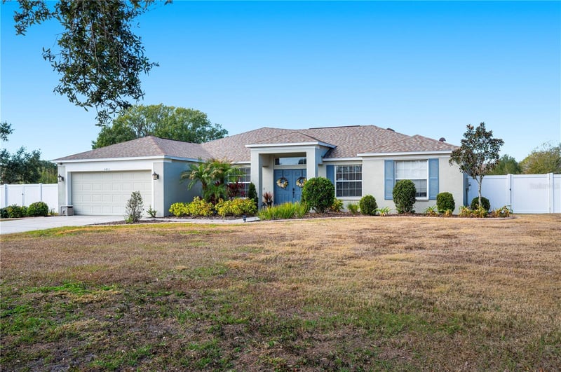 4403 Avondale Groves St, Plant City, FL 33567