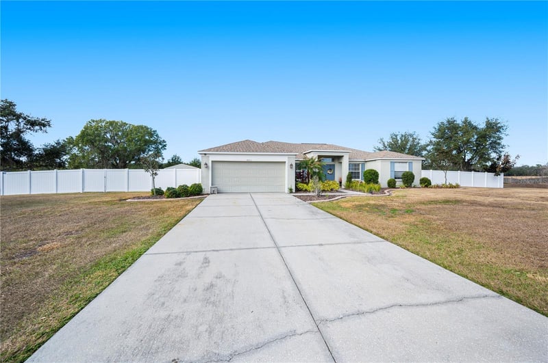 4403 Avondale Groves St, Plant City, FL 33567