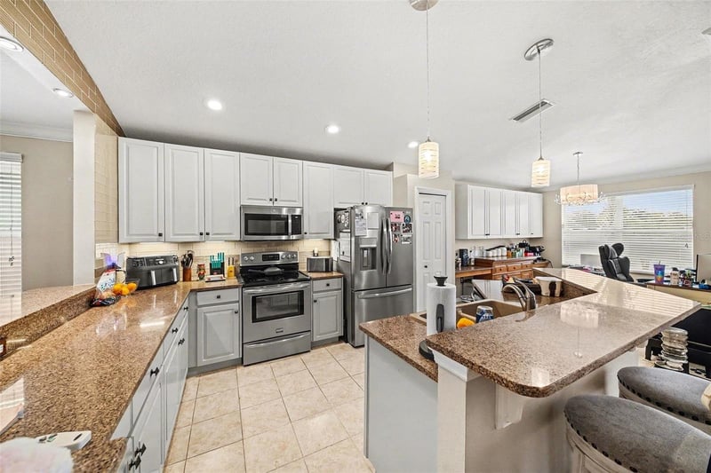 215 Fern Gulley Dr, Seffner, FL 33584