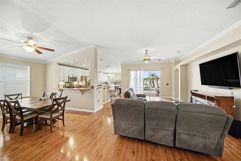 215 Fern Gulley Dr, Seffner, FL 33584