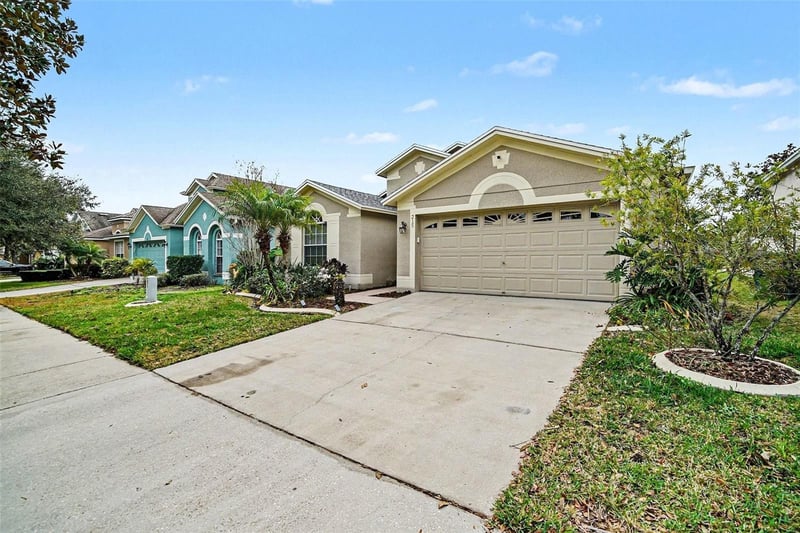 215 Fern Gulley Dr, Seffner, FL 33584
