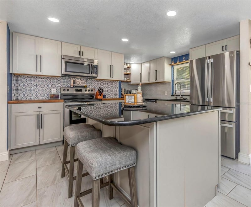 1008 Greenleaf Way, Tarpon Springs, FL 34689