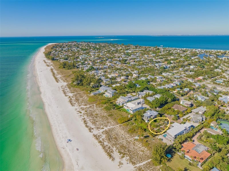 102 Sunset Ln, Holmes Beach, FL 34217