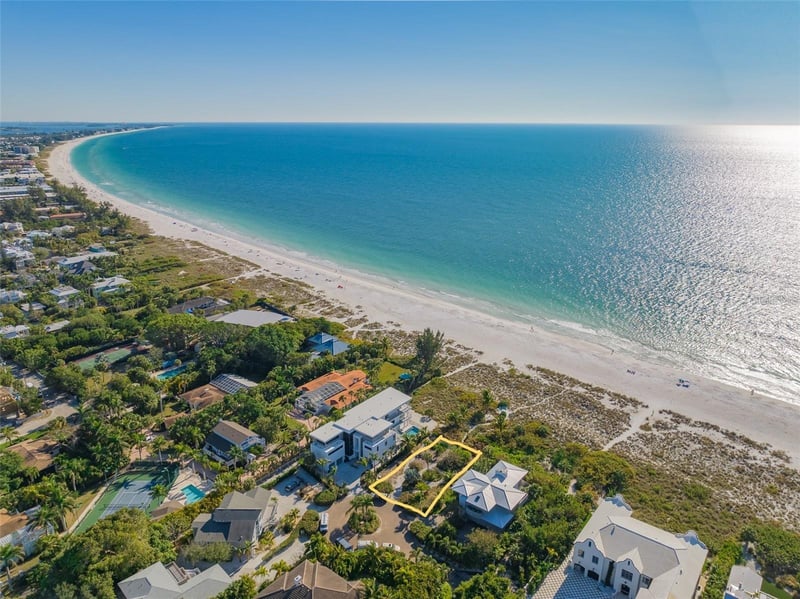 102 Sunset Ln, Holmes Beach, FL 34217