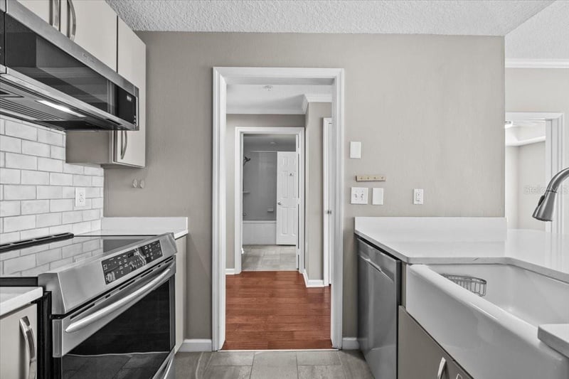 800 Dakota Ave #206, Tampa, FL 33606
