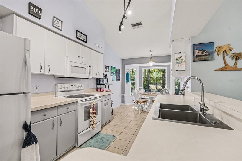 11220 Hollander Ave, Hudson, FL 34667