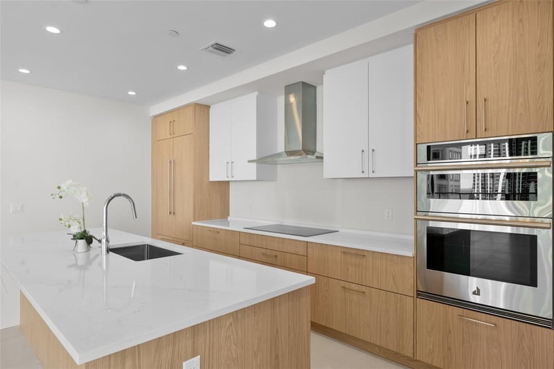 275 1st Ave #1202, St Petersburg, FL 33701