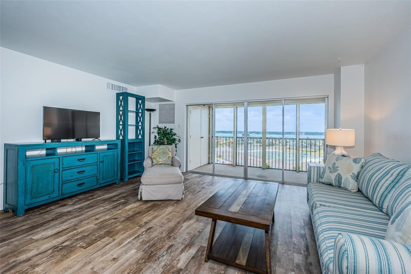 10355 Paradise Blvd #711, Treasure Island, FL 33706
