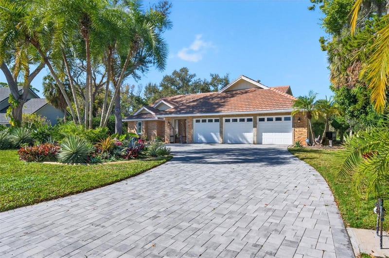 2392 Landings Cir, Bradenton, FL 34209