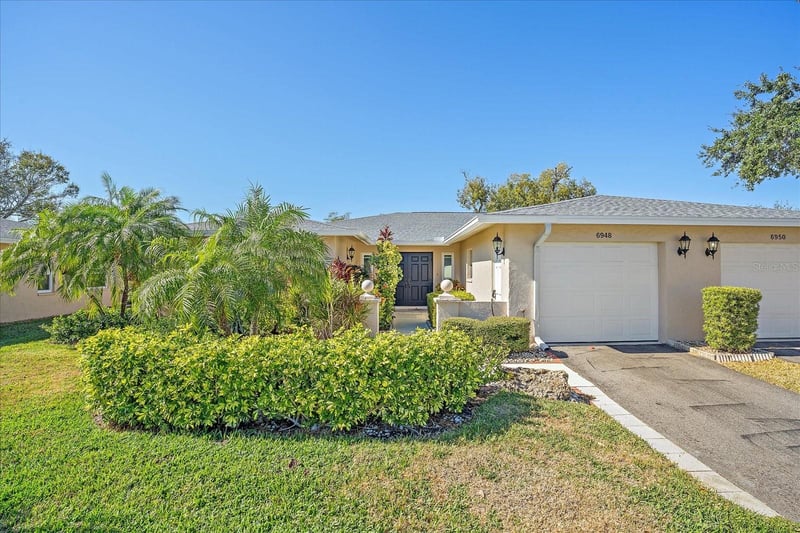 6948 Country Club Dr #V-81, Sarasota, FL 34243