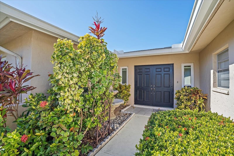 6948 Country Club Dr #V-81, Sarasota, FL 34243