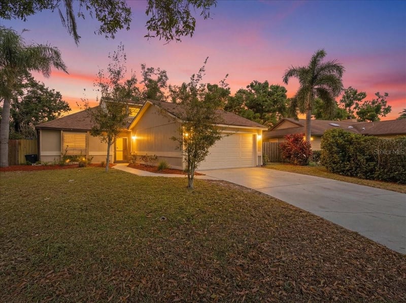 8215 Country Oaks Ct, Sarasota, FL 34243