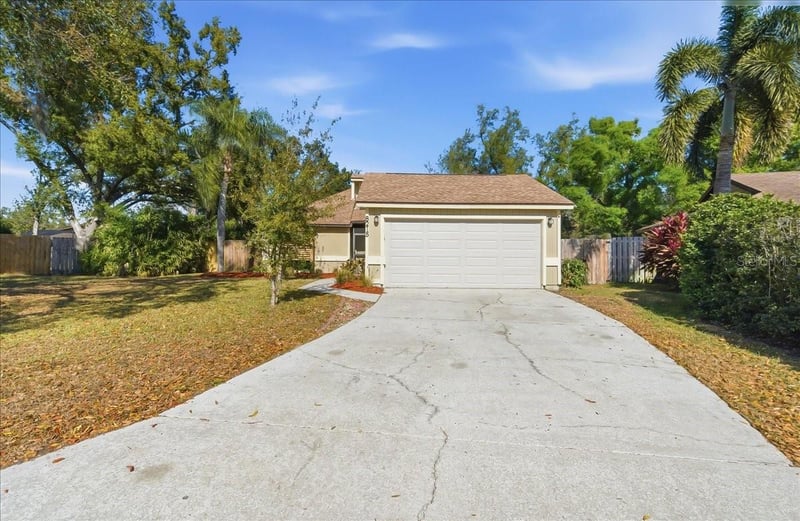 8215 Country Oaks Ct, Sarasota, FL 34243