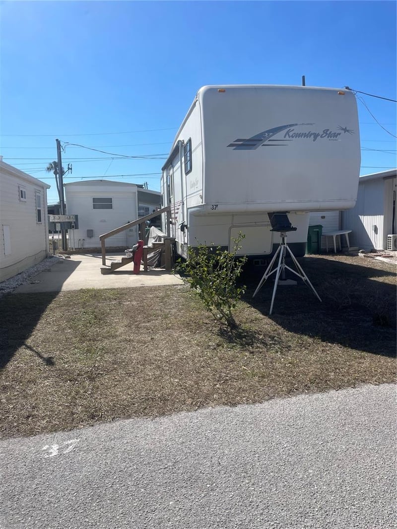 37 Illinois St, Palmetto, FL 34221