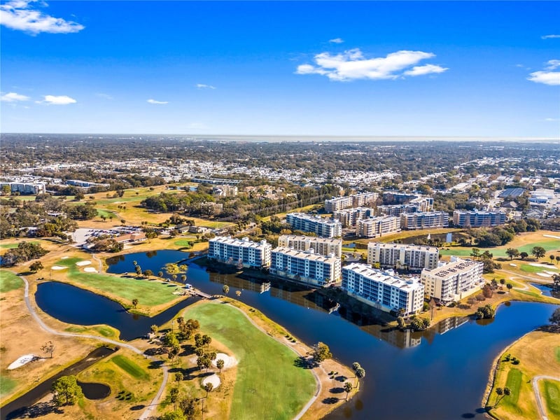 1200 Country Club Dr #1404, Largo, FL 33771