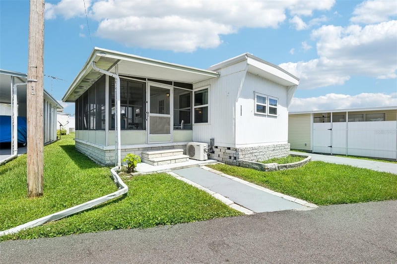 1600 Old Coachman Rd #303, Clearwater, FL 33765