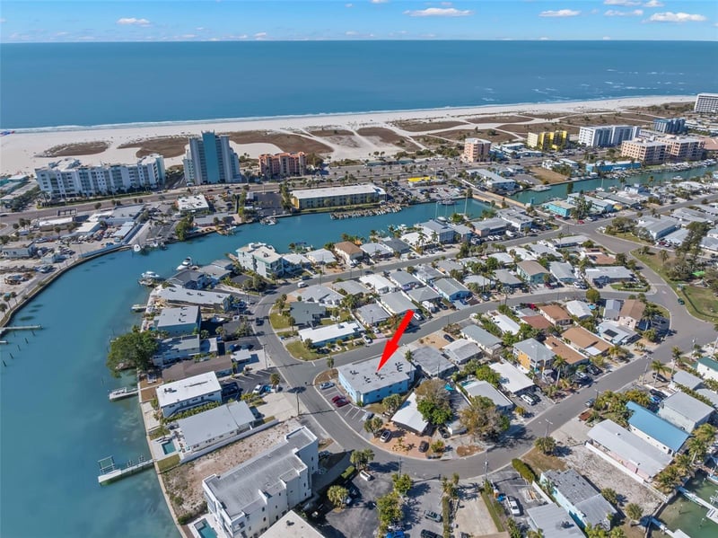11025 2nd St #8, Treasure Island, FL 33706