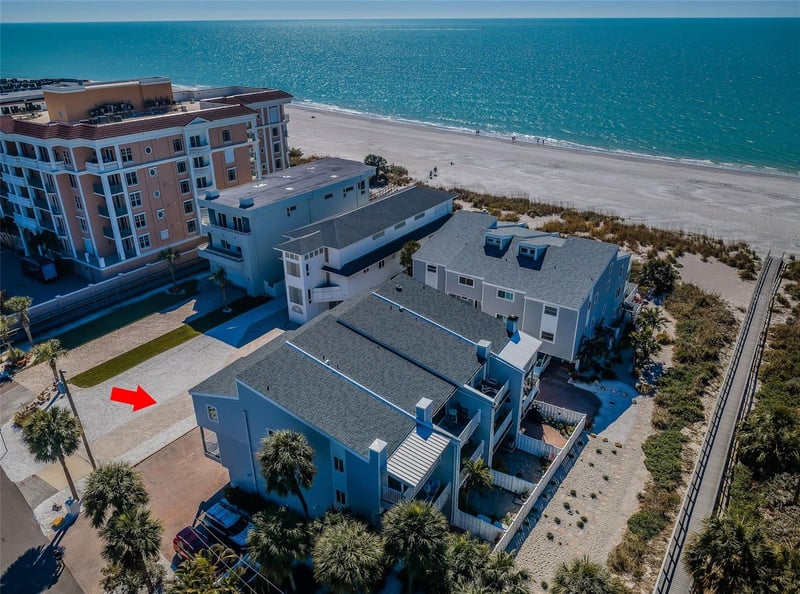 12274 1st St #8, Treasure Island, FL 33706