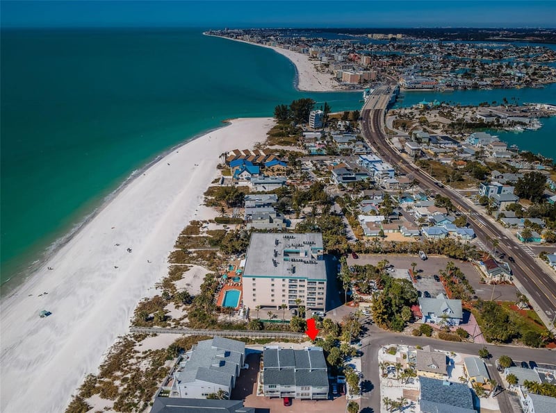 12274 1st St #8, Treasure Island, FL 33706