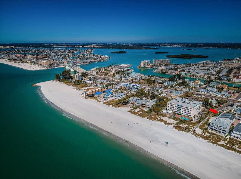12274 1st St #8, Treasure Island, FL 33706