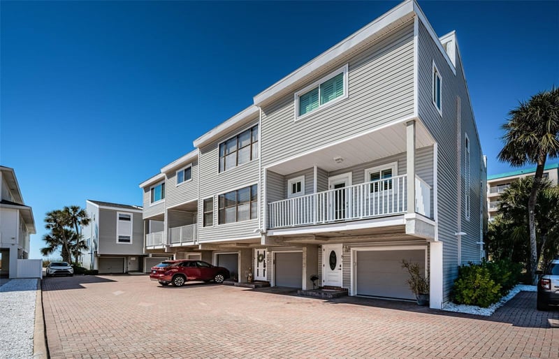 12274 1st St #8, Treasure Island, FL 33706