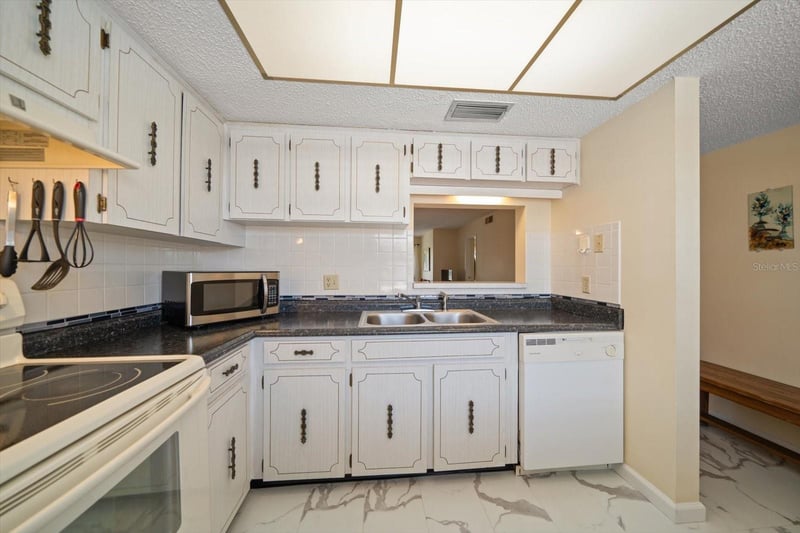 948 Virginia St #202, Dunedin, FL 34698