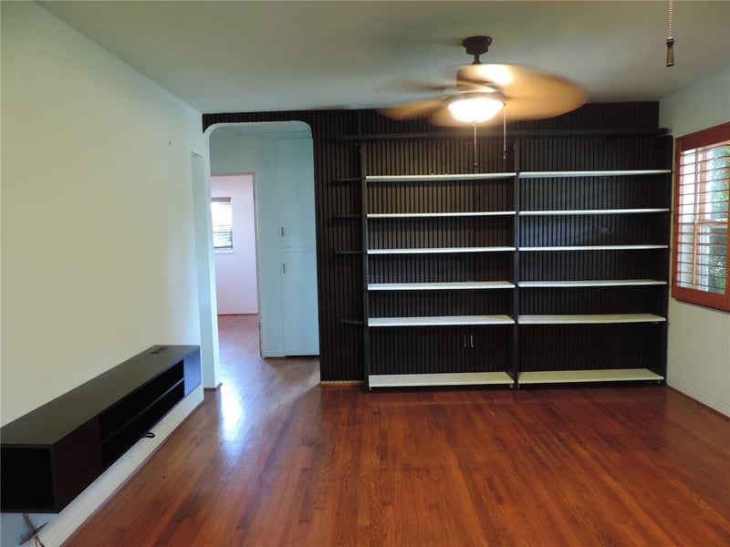 5325 11th Ave, Gulfport, FL 33707