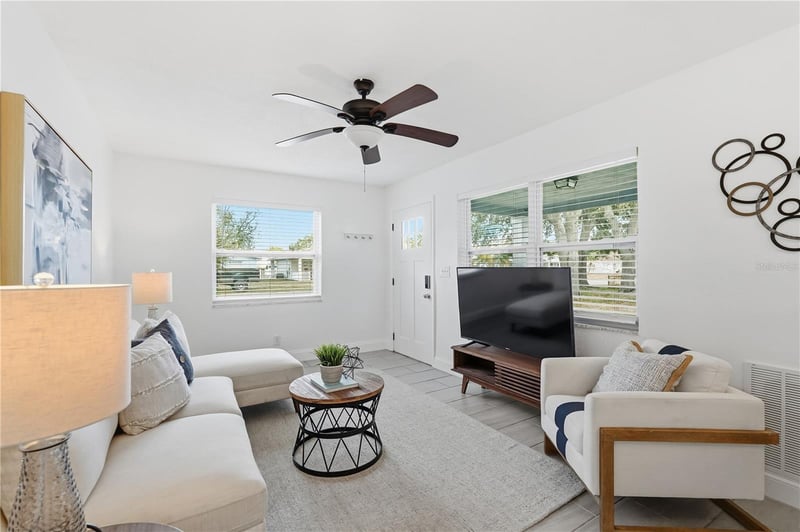 546 90th Ave, St Petersburg, FL 33702