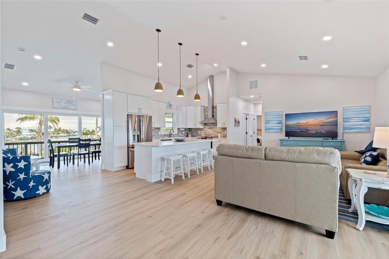 605 115th Ave, Treasure Island, FL 33706