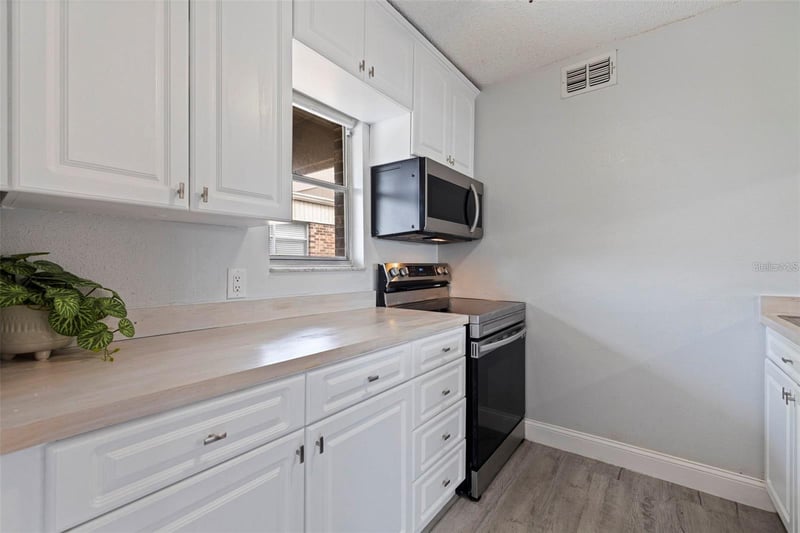 10423 Carrollbrook Cir #203, Tampa, FL 33618