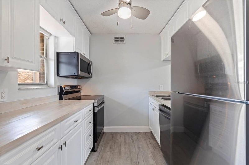 10423 Carrollbrook Cir #203, Tampa, FL 33618