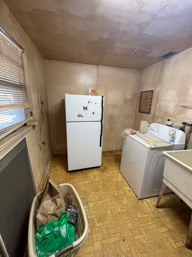 698 Roanoke St, Dunedin, FL 34698