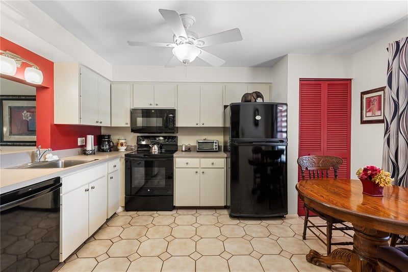 530 Spring Lakes Blvd, Bradenton, FL 34210