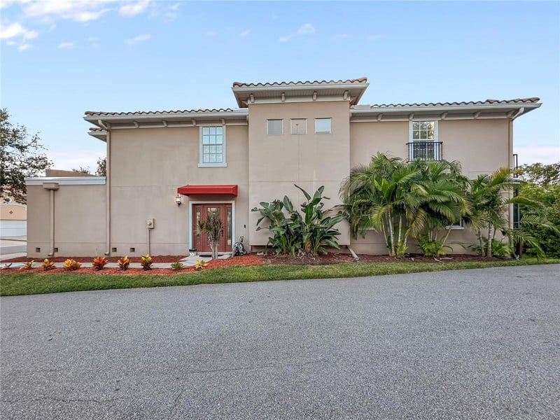 254 Valencia Cir, St Petersburg, FL 33716