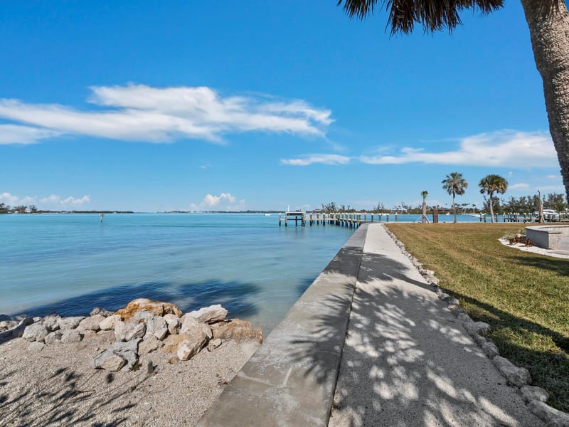 677 Lands End Dr, Longboat Key, FL 34228