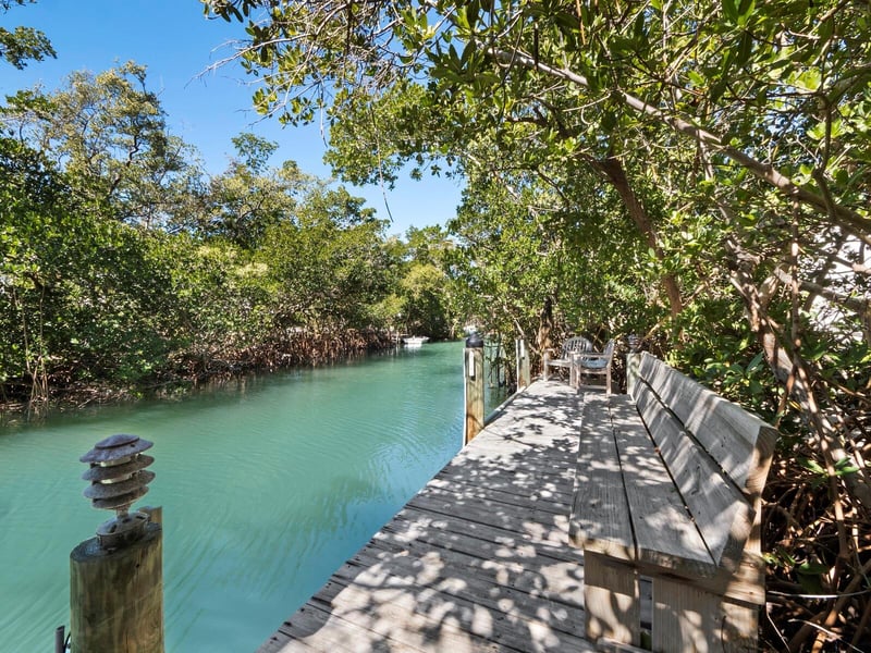 677 Lands End Dr, Longboat Key, FL 34228