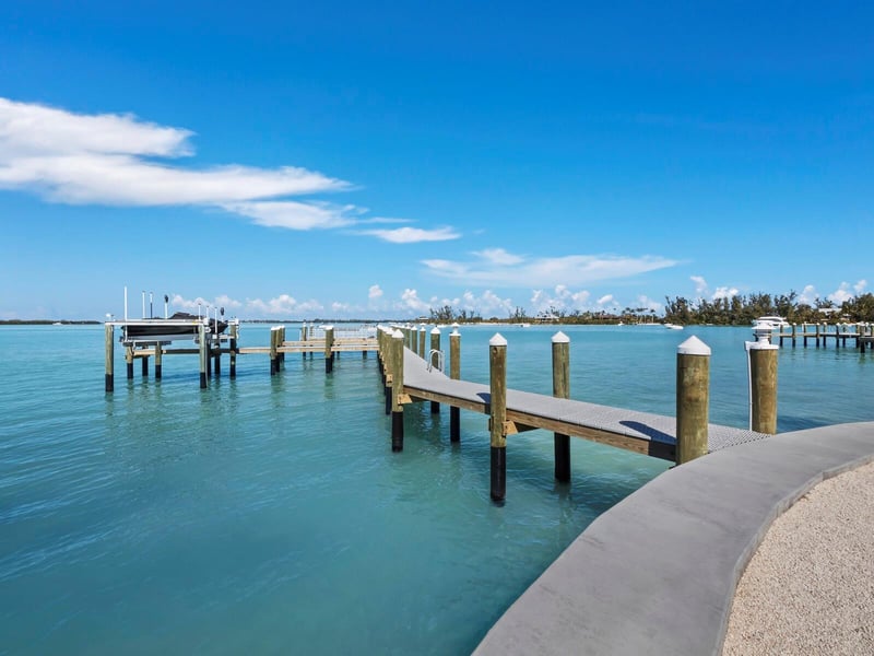 677 Lands End Dr, Longboat Key, FL 34228