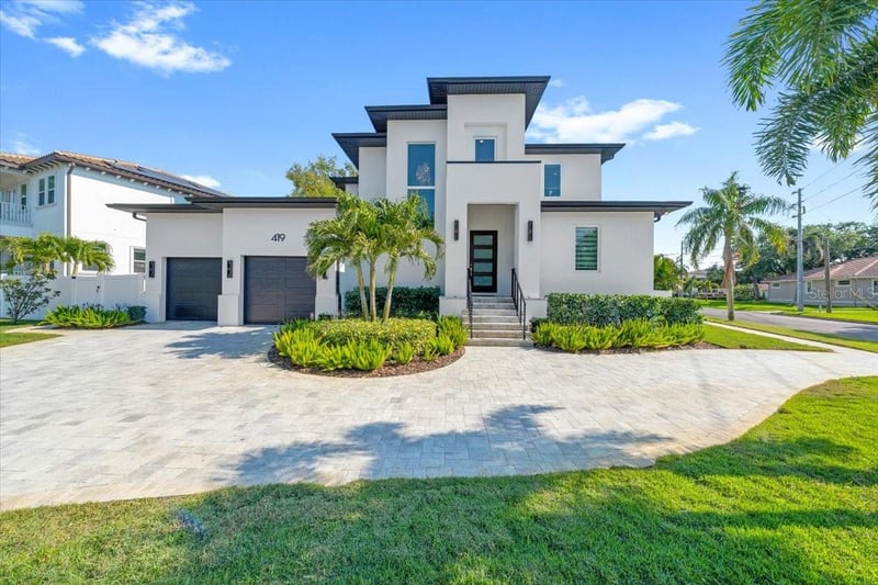 419 Bayview Dr, St Petersburg, FL 33704