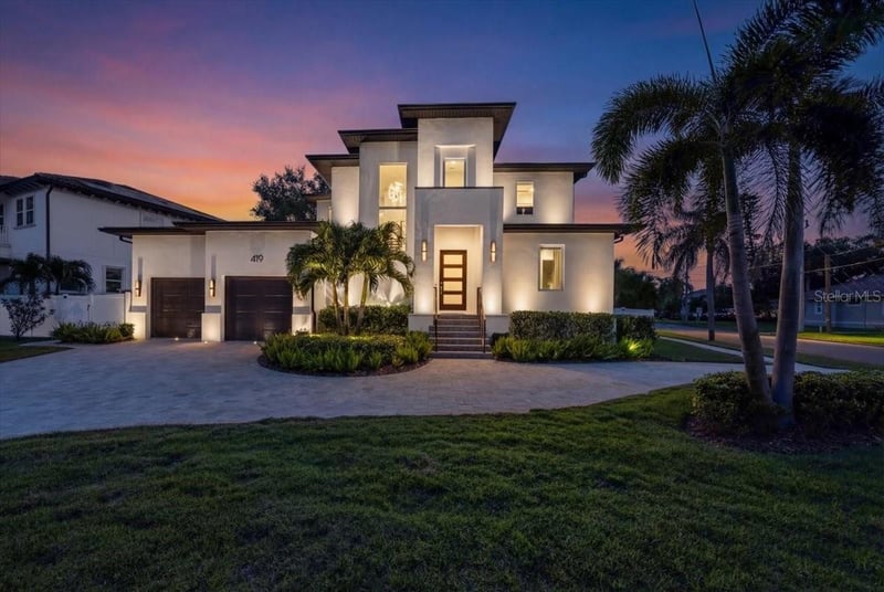 419 Bayview Dr, St Petersburg, FL 33704