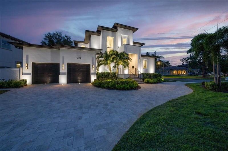419 Bayview Dr, St Petersburg, FL 33704