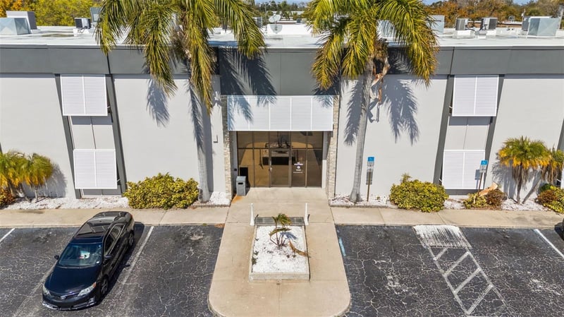 2700 Bay Dr, Largo, FL 33771