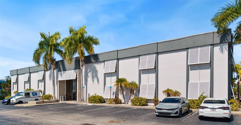 2700 Bay Dr, Largo, FL 33771