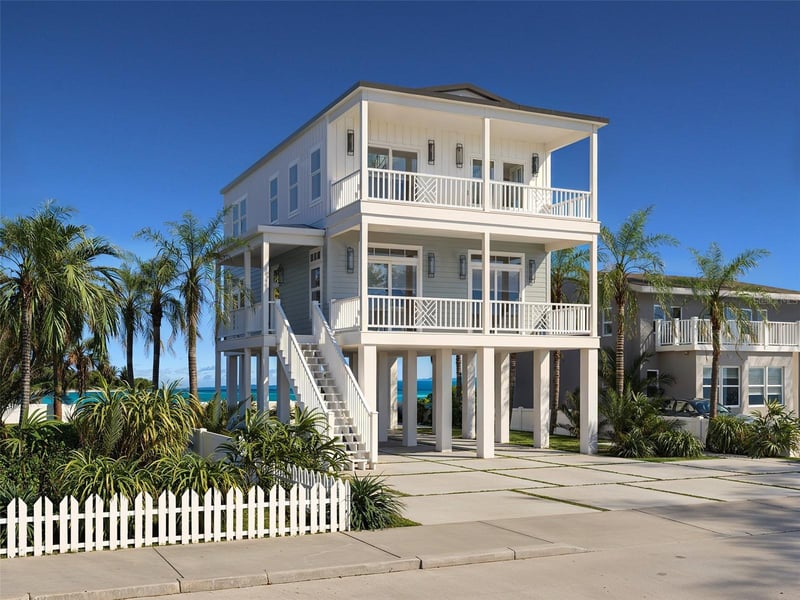 3020 Clinton St, Gulfport, FL 33707