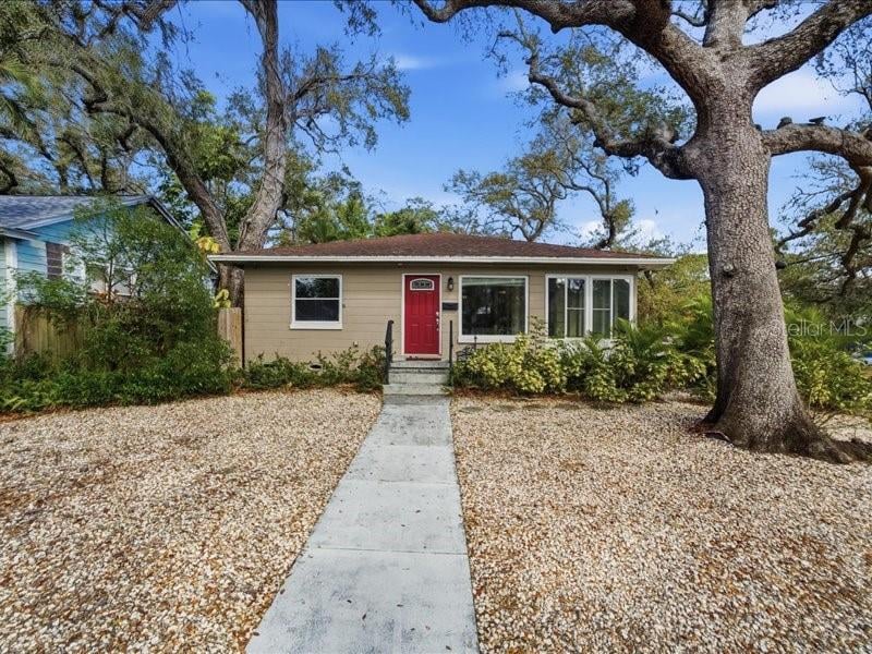 2670 Bayside Dr, St Petersburg, FL 33705
