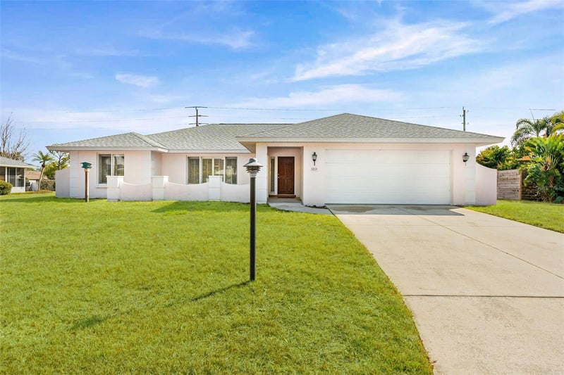 8219 Timber Lake Ln, Sarasota, FL 34243